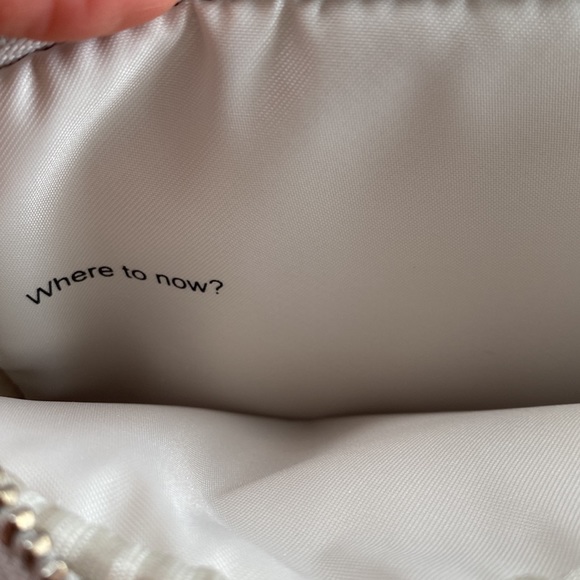 ❤️ Lululemon Crossbody Camera Bag 2L in White Opal NWT - Picture 7 of 9